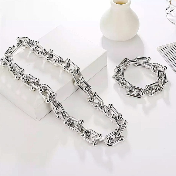 Silver U Link Horseshoe Bracelet - Picture 2 of 3